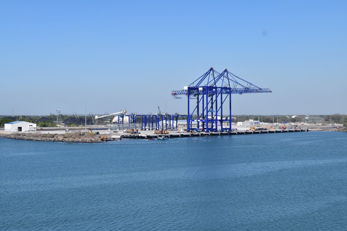 Panorámica de la Terminal de Contenedores Quetzal en Puerto Quetzal, Escuintla. (Foto Prensa Libre: Hemeroteca PL)