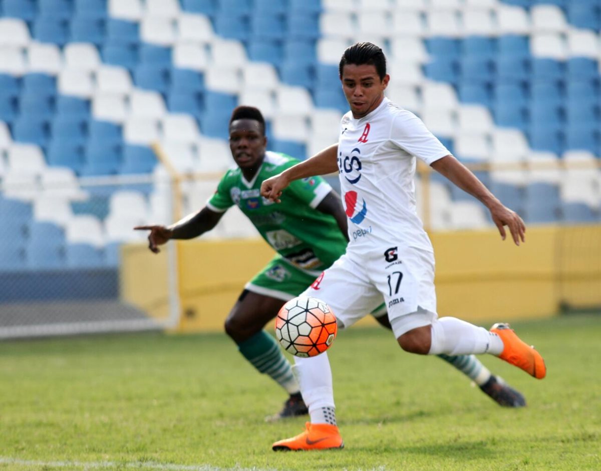 Larín se coronó bicampeón del futbol salvadoreño con el Alianza. (Foto Prensa Libre: Cortesía David Martínez)