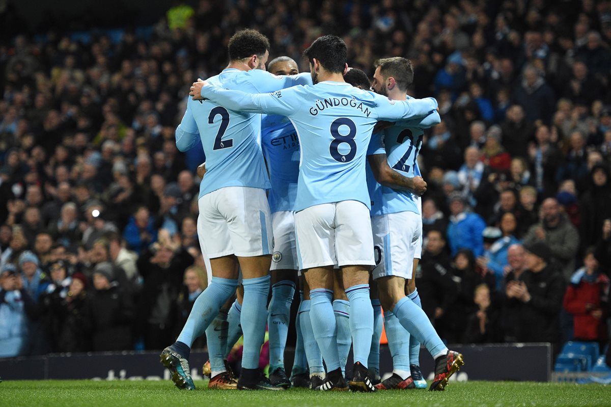 Los hombres de Pep Guardiola buscan seguir dándole alegría a sus seguidores. (Foto Prensa Libre: AFP)