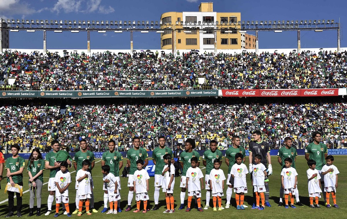Las selecciones de Bolivia y Brasil empataron en duelo realizado en La Paz, Bolivia. (Foto Prensa Libre: AFP)