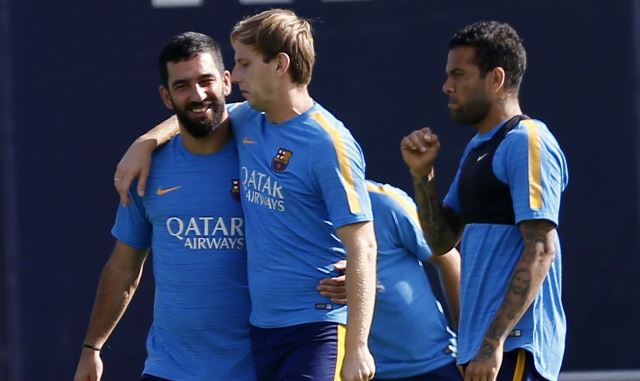 Arda Turan durante un entrenamiento del Barcelona (Foto Prensa Libre: EFE)