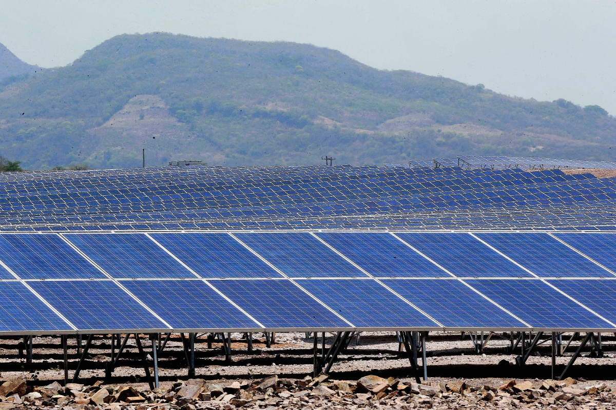 Planta de energía solar inaugurada hoy en Honduras.  (PL-AFP)