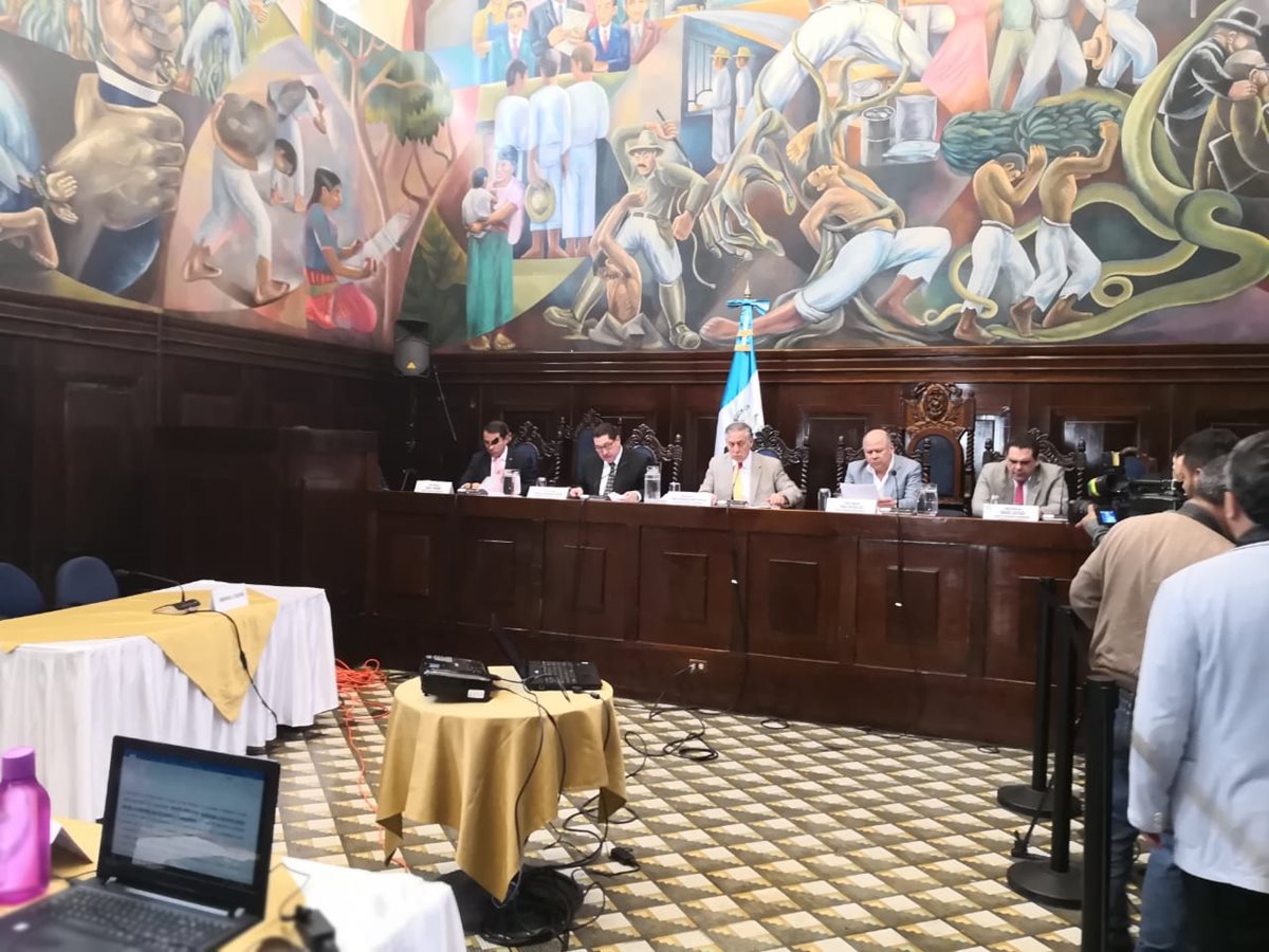 La Comisión Pesquisidora discutió la posibilidad de adelantar la presentación del informe circunstanciado. (Foto Prensa Libre: Carlos Álvarez)