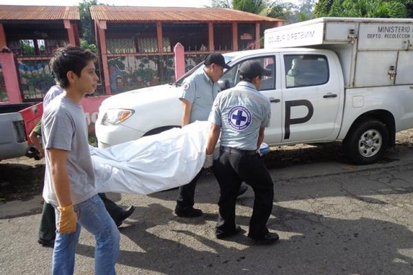 Un anciano que se disponía a abrir su negocio en San Miguel Panán, fue asesinado por delincuentes. (Foto Prensa Libre: Danilo López)<br _mce_bogus="1"/>