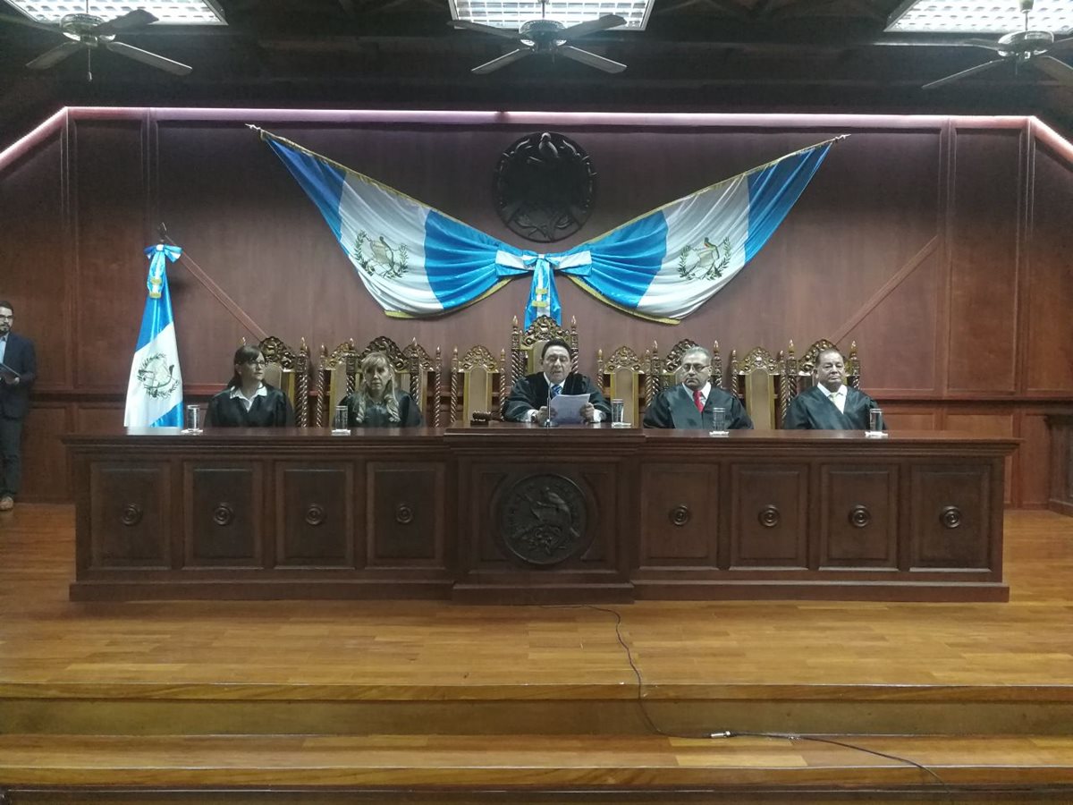 Magistrados de la Corte de Constitucionalidad en conferencia de prensa este jueves. (Foto Prensa Libre: Esbin García).