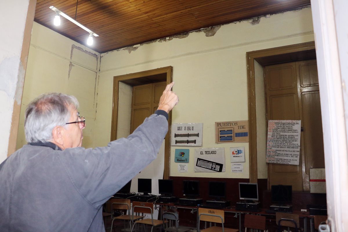 Asturias muestra daños en el interior del Invo. (Foto Prensa Libre: Carlos Ventura)