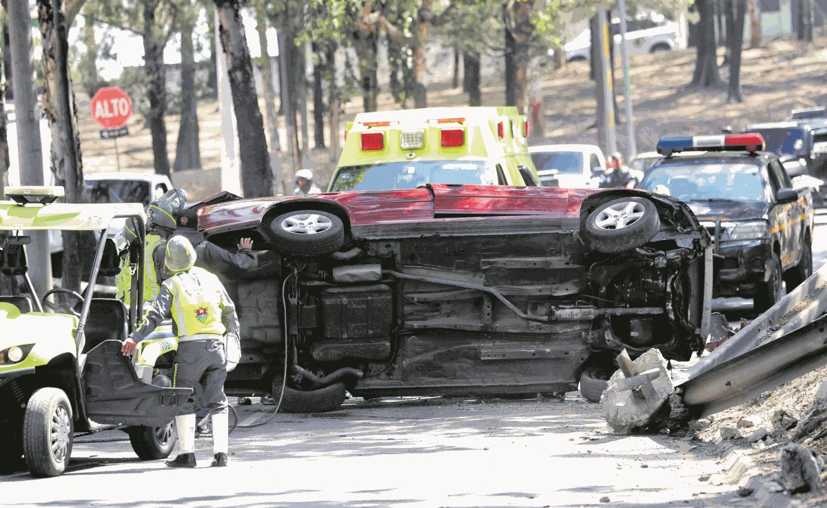 Autoridades de tránsito de la metrópoli reiteran la recomendación de no conducir bajo efectos de licor para evitar accidentes. (Prensa Libre: hemeroteca)