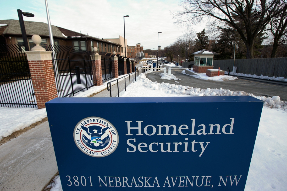 Edificio de  la  sede del Departamento de Seguridad Nacional en el noroeste de Washington. (Foto Prensa Libre: AP)