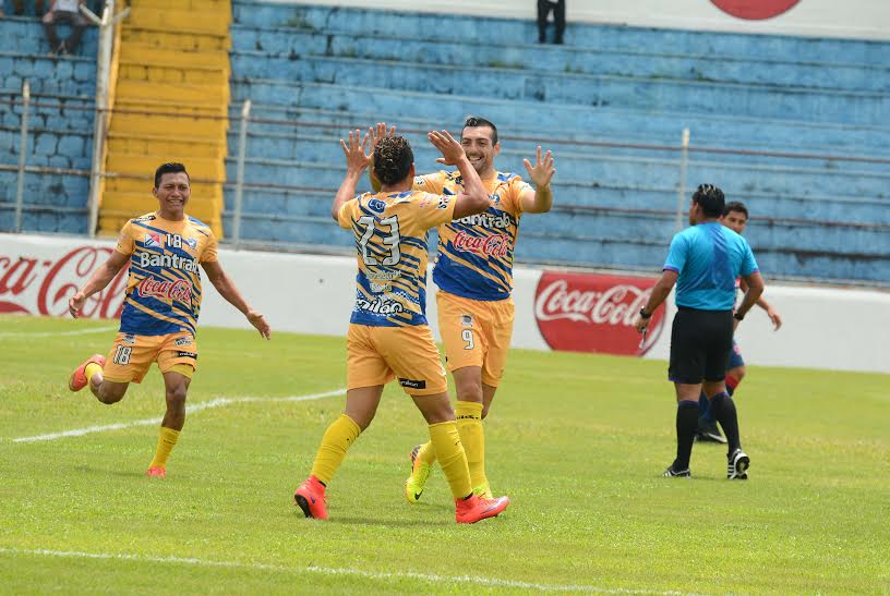 El argentino Ángel Prudencio (9) ya no seguirá en el plantel venado (Foto Prensa Libre: Omar Méndez)