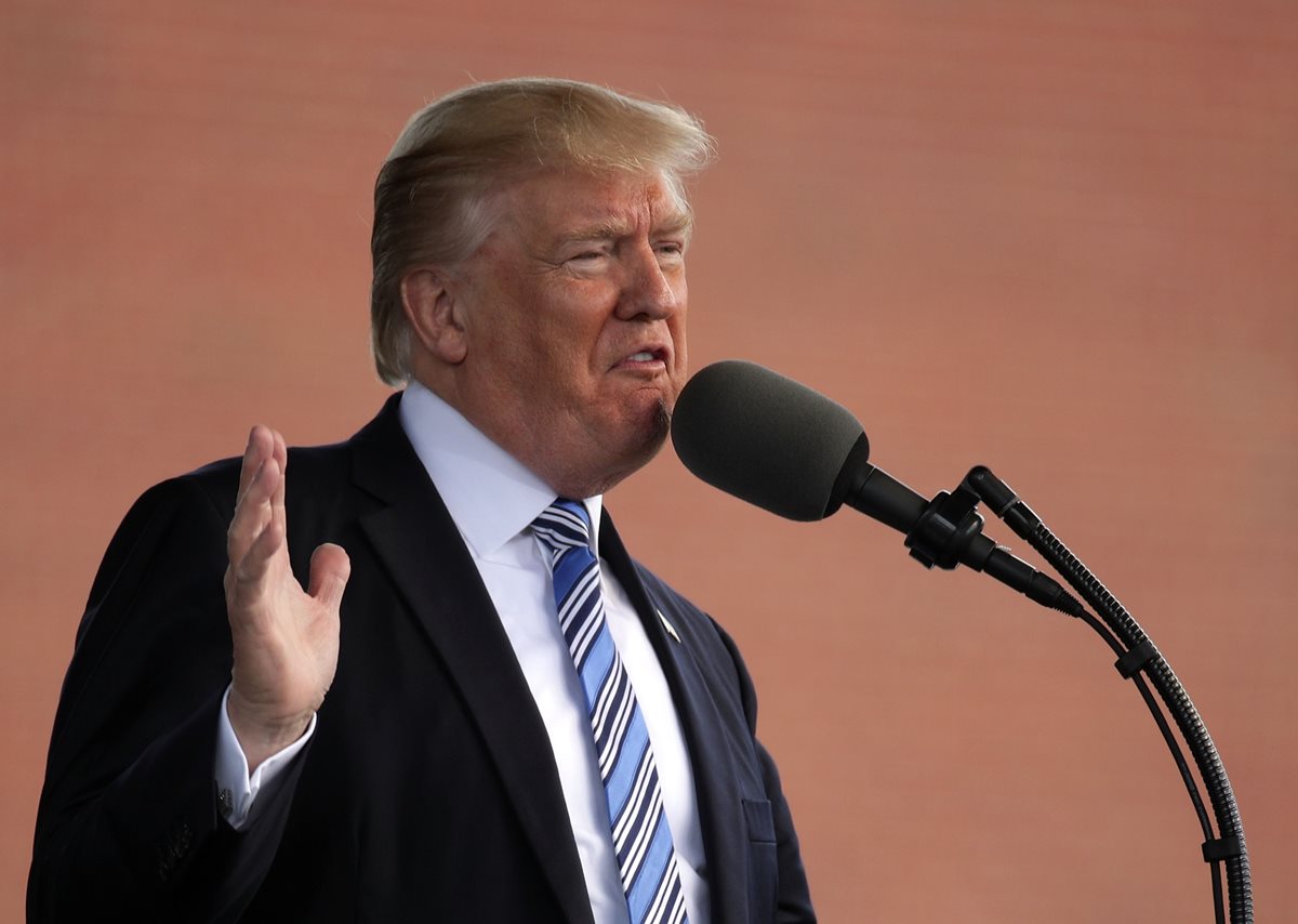 Trump está de nuevo en el centro de la polémica. (Foto Prensa Libre: AFP)
