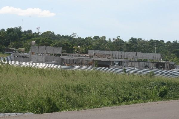 Vista del avance de la obra, con la que se pretende agilizar el tránsito en Río Dulce.