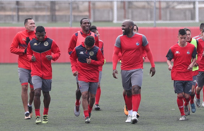 Felipe Baloy disputa su segunda temporada con los rojos. (Foto Prensa Libre: Jorge Ovalle).