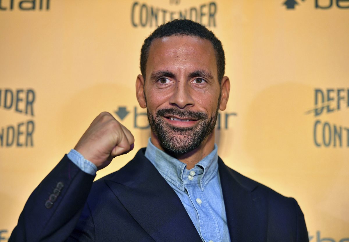 El exfutbolista Rio Ferdinand se prepara para convertirse en boxeador profesional. (Foto Prensa Libre: AP)