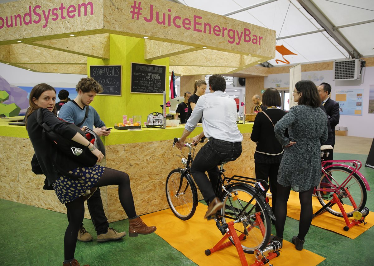 El innovador kiosco instalado en la COP21. (Foto Prensa Libre: AP).