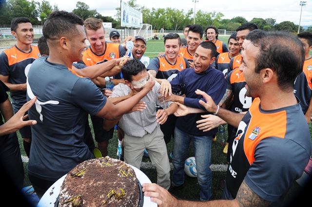 "Pin Pon" en el festejo de su cumpleaños por el planter de Comunicaciones. (Foto Prensa Libre: Óscar Felipe Q.)