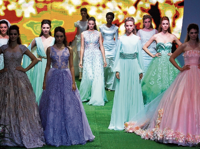 La colección de la diseñadora guatemalteca Mariandrée Gaitán desató intensos aplausos durante la primera pasarela del festival. (Foto Prensa Libre: Álvaro Interiano)