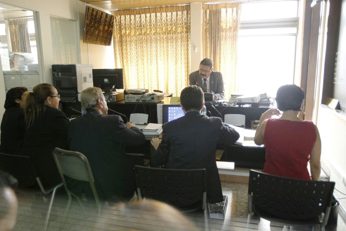 Audiencia en el Juzgado Séptimo por caso de magistrada Blanca Stalling. (Foto Prensa Libre: Paulo Raquec)