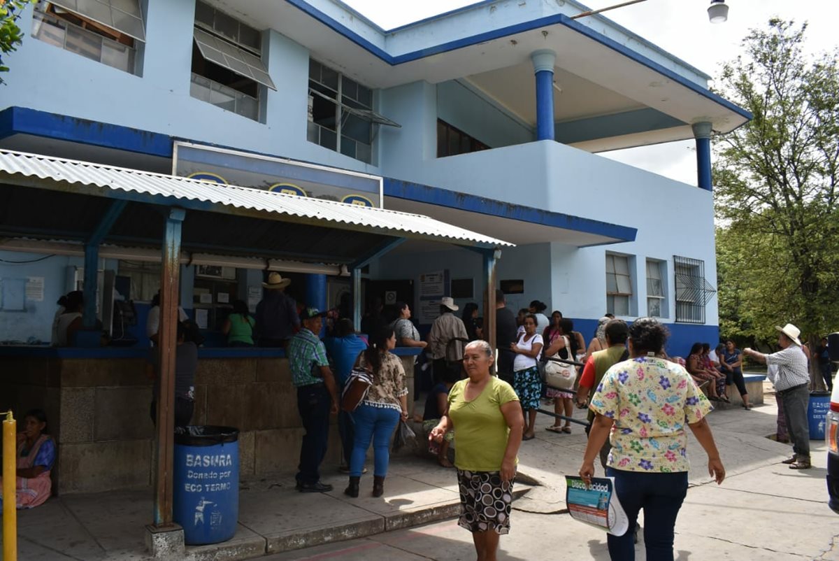 El bebé fue ingresado en el Hospital Regional de Zacapa por sospechas de neumonía. (Foto Prensa Libre: Mario Morales)