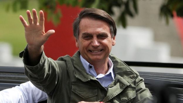 En el pasado Bolsonaro llegó a elogiar a Chávez y, al igual que él, aprovechó en su campaña la animosidad con el establishment. REUTERS