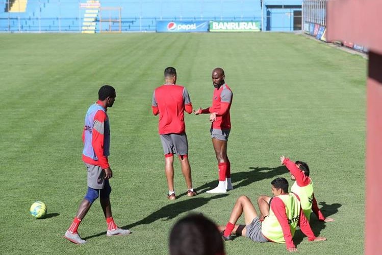 Felipe Baloy y Blas Pérez han demostrado su compañerismo en todo momento. (Foto Prensa Libre: Hemeroteca PL)