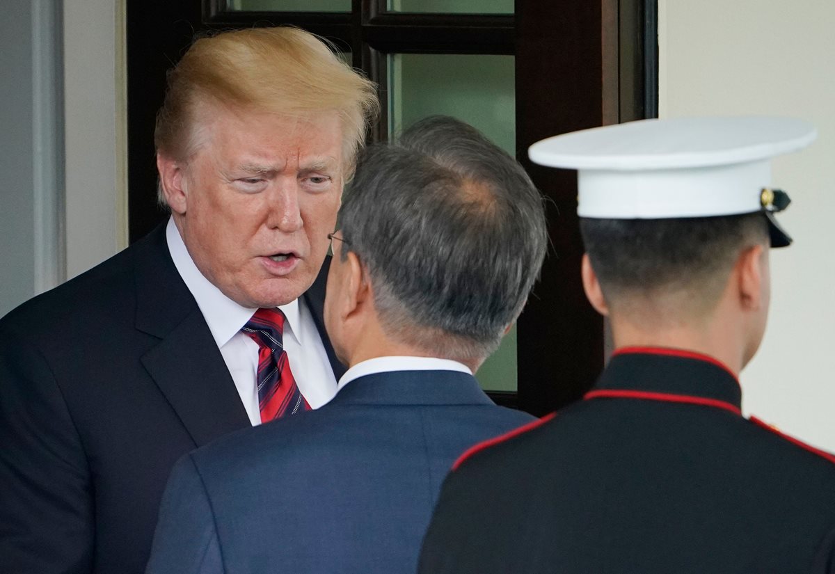 El presidente Donald Trump mencionó que podría postergar el encuentro con Kim Jong Un. (Foto Prensa Libre: AFP)