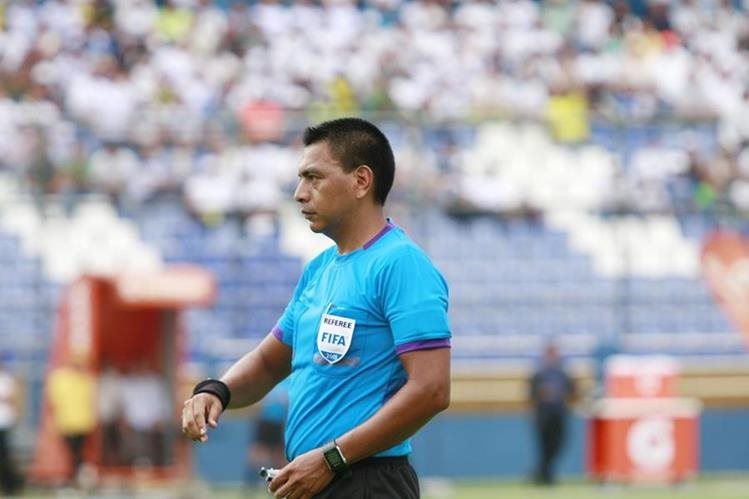 Wálter López tendrá a su cargo la semifinal entre Cobán Imperial y Antigua GFC. (Foto Prensa Libre: Hemeroteca PL)