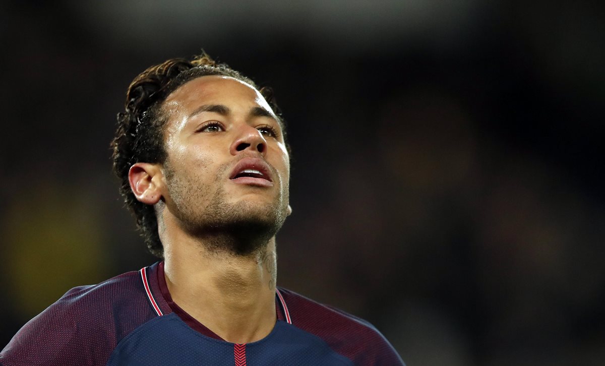 Neymar es actualmente el fichaje más caro del futbol con 222 millones de euros. (Foto Prensa Libre: EFE)