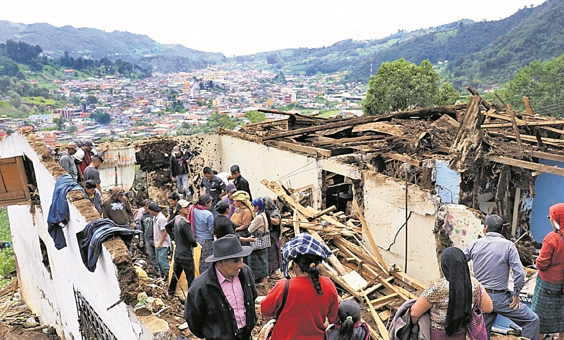 Todas las familias aportan Q25 para apoyar a parientes de víctimas en los gastos de funeral y nueve días. (Foto Prensa LIbre: Hemeroteca PL)