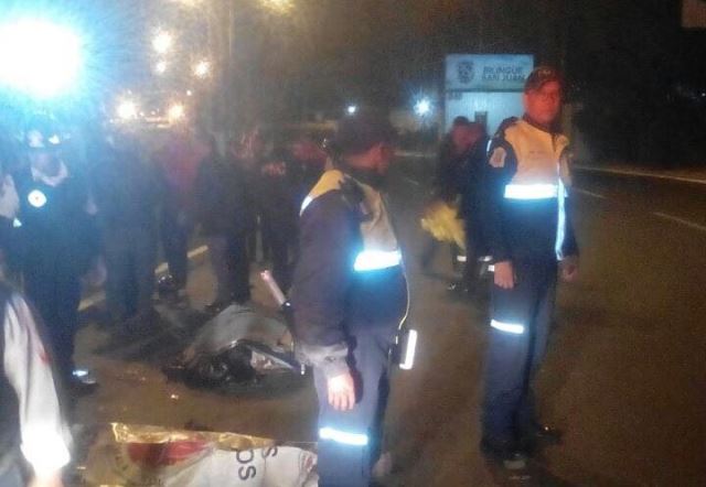 La colisión de una motocicleta deja dos muertos en el bulevar El Naranjo, zona 4 de Mixco.