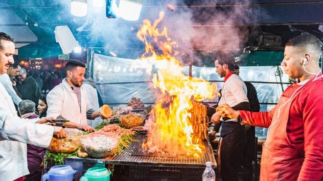 La comida o un idioma desconocido, todo estimula el cerebro. (GETTY IMAGES)