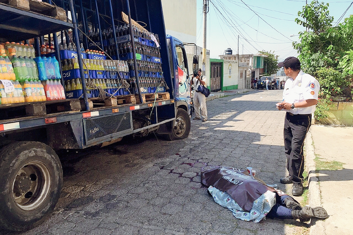 El custodio de un camión de bebidas gaseosas fue ultimado en la colonia Vásquez, zona 21.