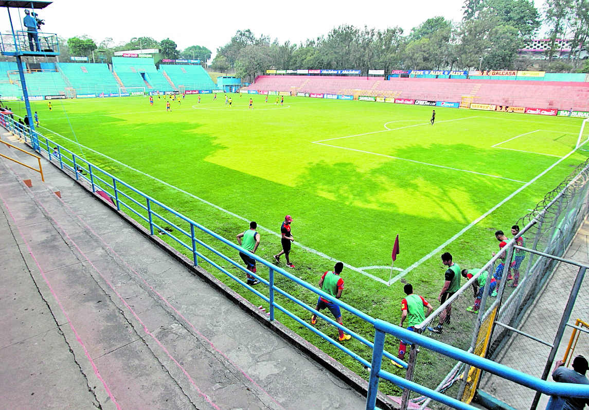 El estadio Manuel Felipe Carrera es la sede donde los rojos jugarán sus encuentros como locales. (Foto Prensa Libre: Hemeroteca PL)