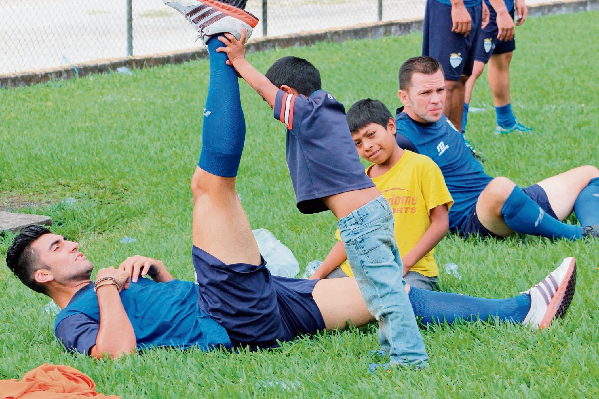 Cristian Noriega bastante querido en la región verapacense. El defensor espera hacer un buen papel frente a los albos. (Foto Prensa Libre: Eduardo Sam)