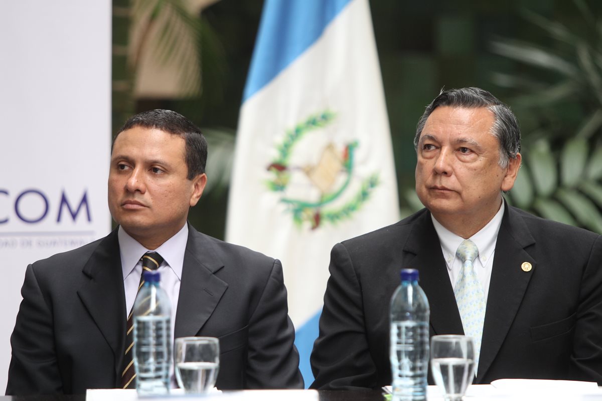 El vicepresidente Alfonso Fuentes Soria y el canciller Carlos Raúl Morales. (Foto Prensa Libre: Esbin García)