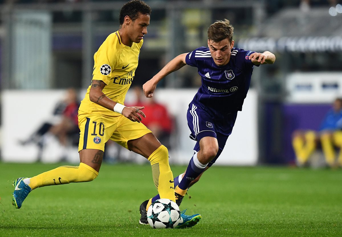 Neymar también contribuyó en la goleada del París Saint Germain contra el Anderlecht. (Foto Prensa Libre: AFP)