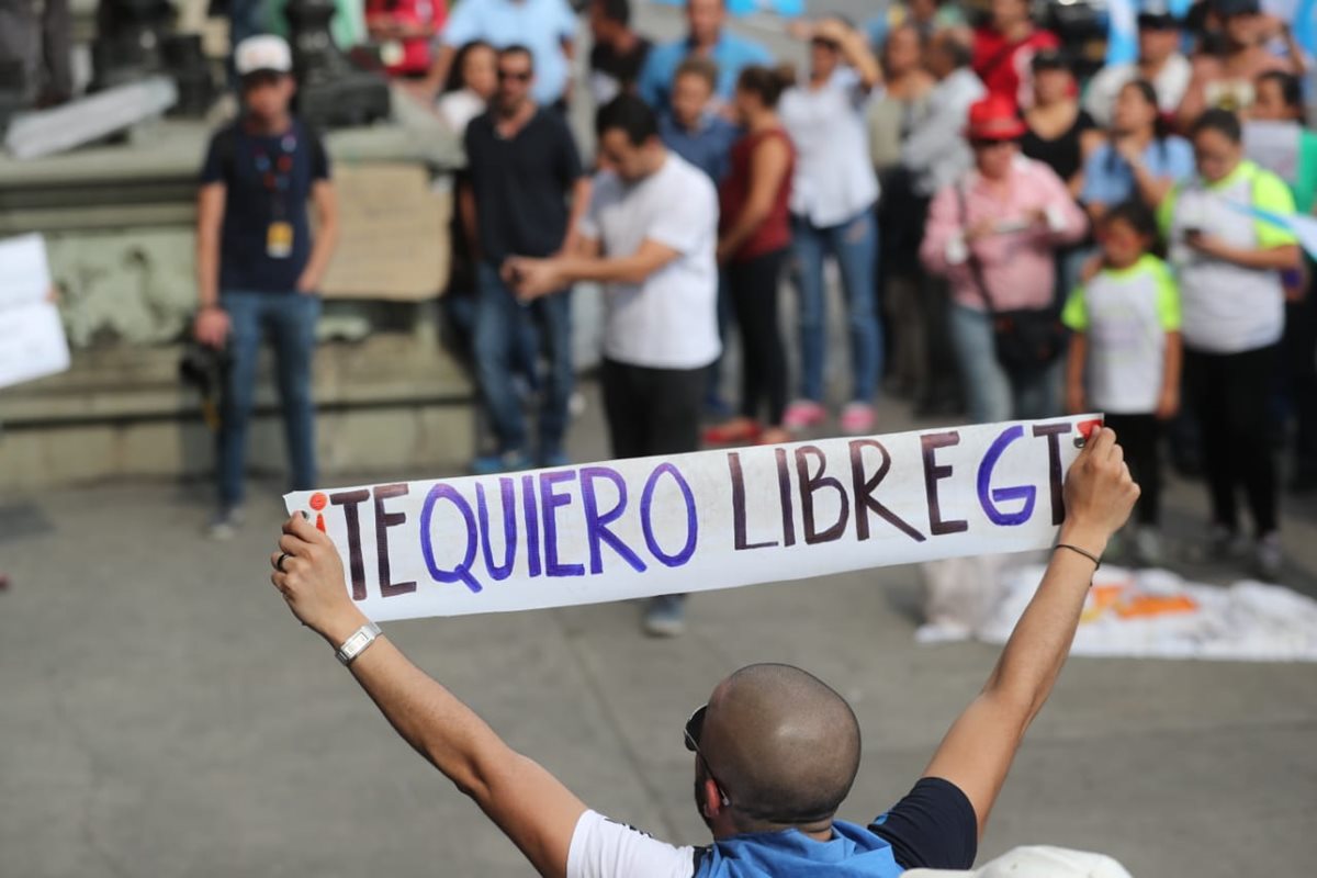 La protesta se organizó luego de que FCN, partido de gobierno, fuera señalado por actos de corrupción