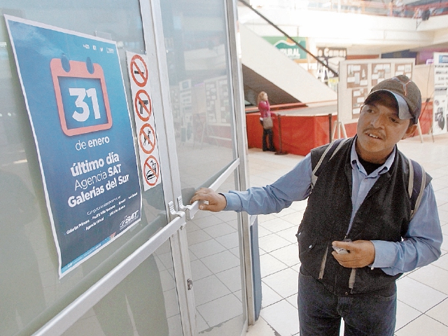 Agencia de la SAT ubicada en Galerías del Sur no atiende trámites desde el pasado 31 de enero.