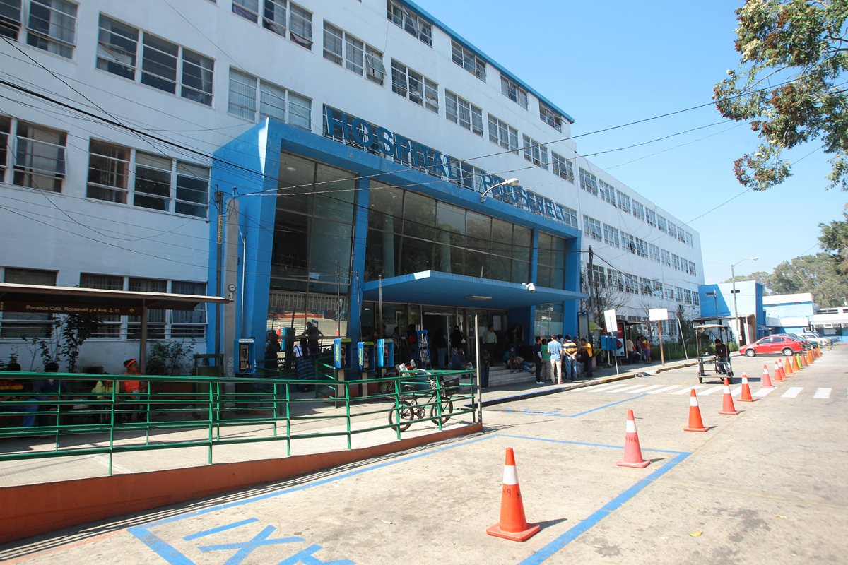 El supuesto robamotos permanece en el  hospital Roosevelt.(Prensa Libre: Hemeroteca PL)