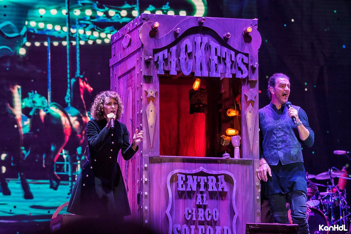 Gaby Moreno y Ricardo Arjona interpretan “Fuiste tú”, durante la gira Circo Soledad en Guatemala