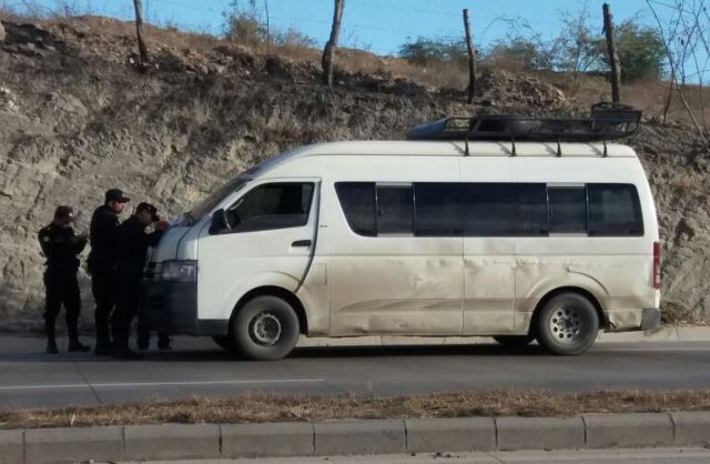 El colectivo trasladaba personas de Alta Verapaz hacia la capital. (Fotos Prensa Libre: Héctor Contreras)