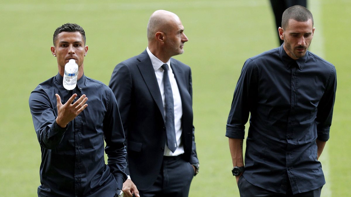 Cristiano Ronaldo, en Mestalla, listo para enfrentar al Valencia. (Foto Prensa Libre: EFE)