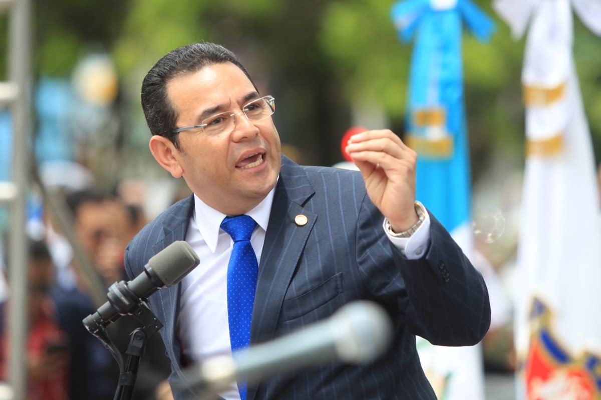 Jimmy Morales habla en público luego de conservar la inmunidad por decisión del Congreso. (Foto Prensa Libre: Esbin García)