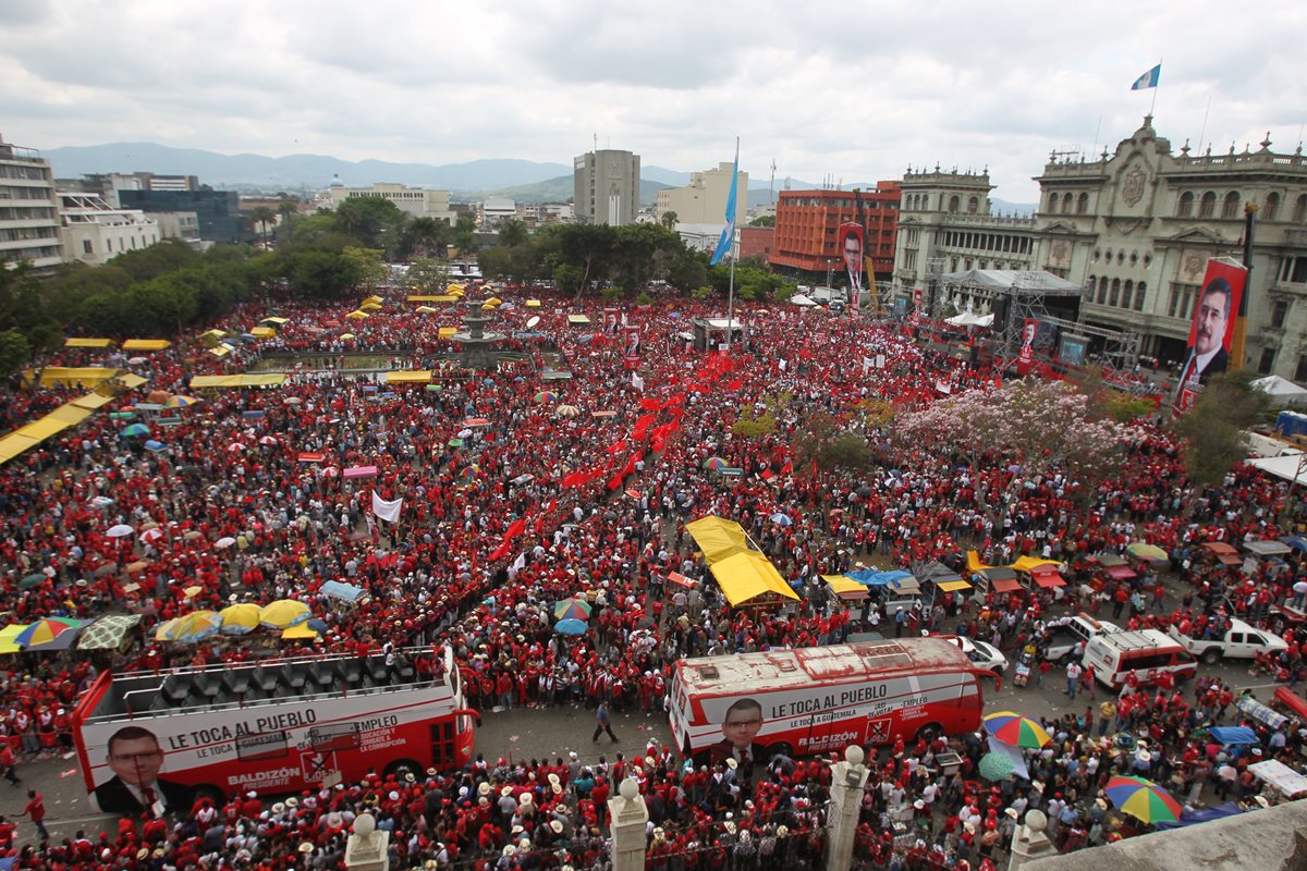 Vista de una concentración del partido Líder en 2015. Esa agrupación convocó a miles de seguidores que al terminar el proceso, prácticamente, desaparecieron.  (Foto Prensa Libre: Hemeroteca PL)