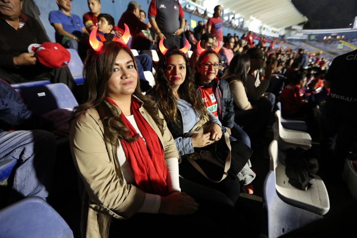 El  apoyo femenino se hizo presente en el Doroteo Guamuch.