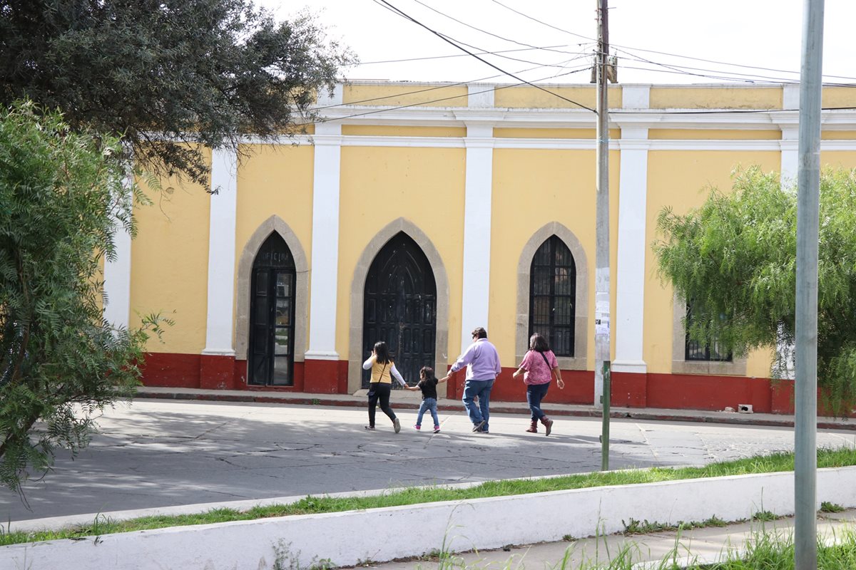 La antigua morgue de Xela se convertirá en laboratorio de computación. (Foto Prensa Libre: María Longo)