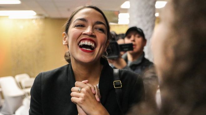 Alexandria Ocasio-Cortez es la mujer más joven elegida para el Congreso de EE. UU. REUTERS