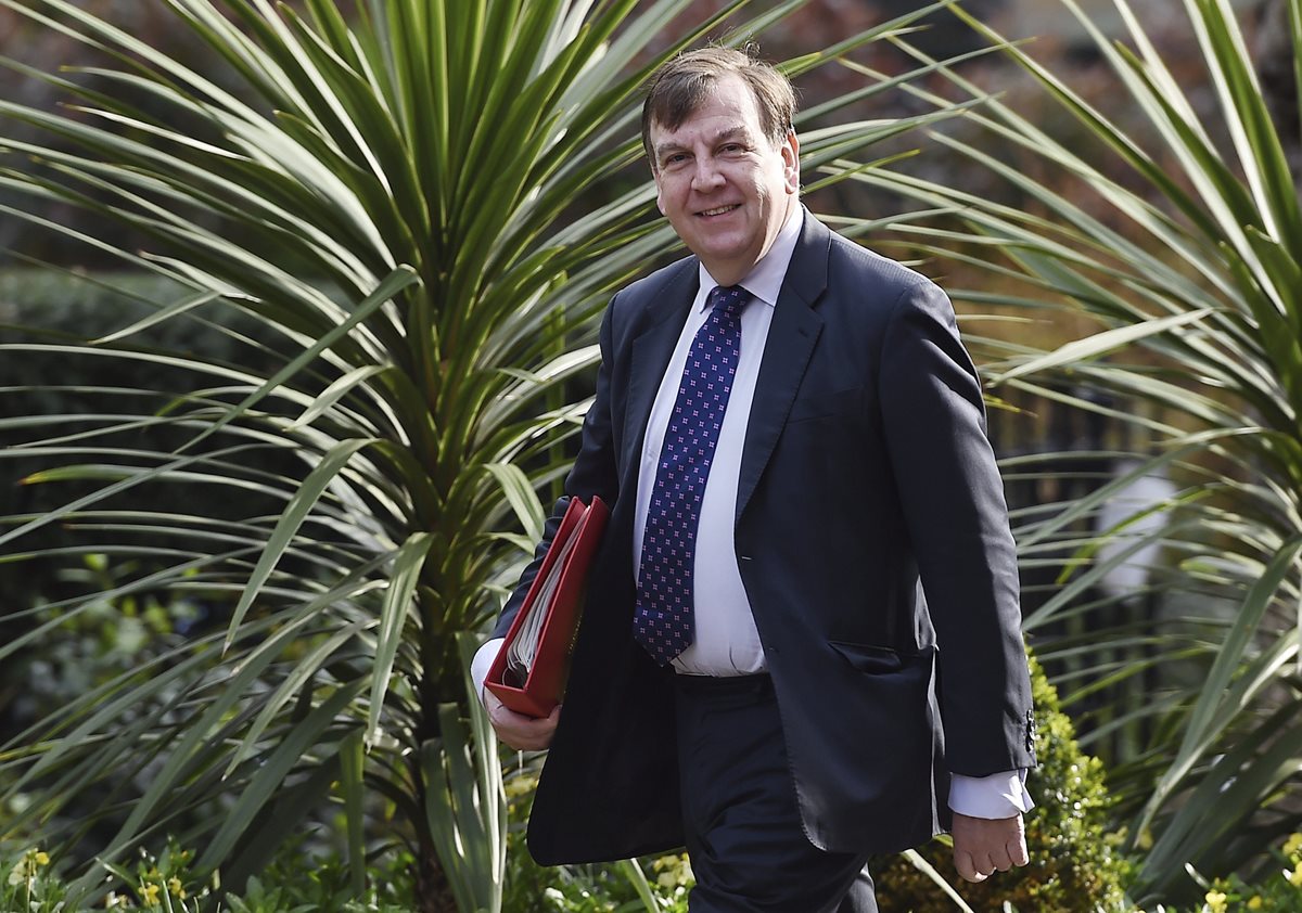 El secretario de Cultura, John Whittingdale, reconoce que tuvo una relación con una sexoservidora. (Foto Prensa Libre: EFE).