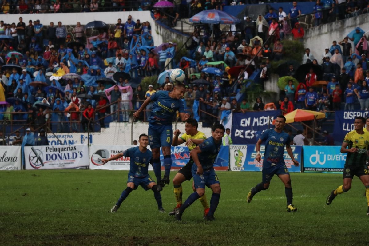 Cobán se quedó con los tres puntos frente a su afición. (Foto Prensa Libre: Hugo Oliva)