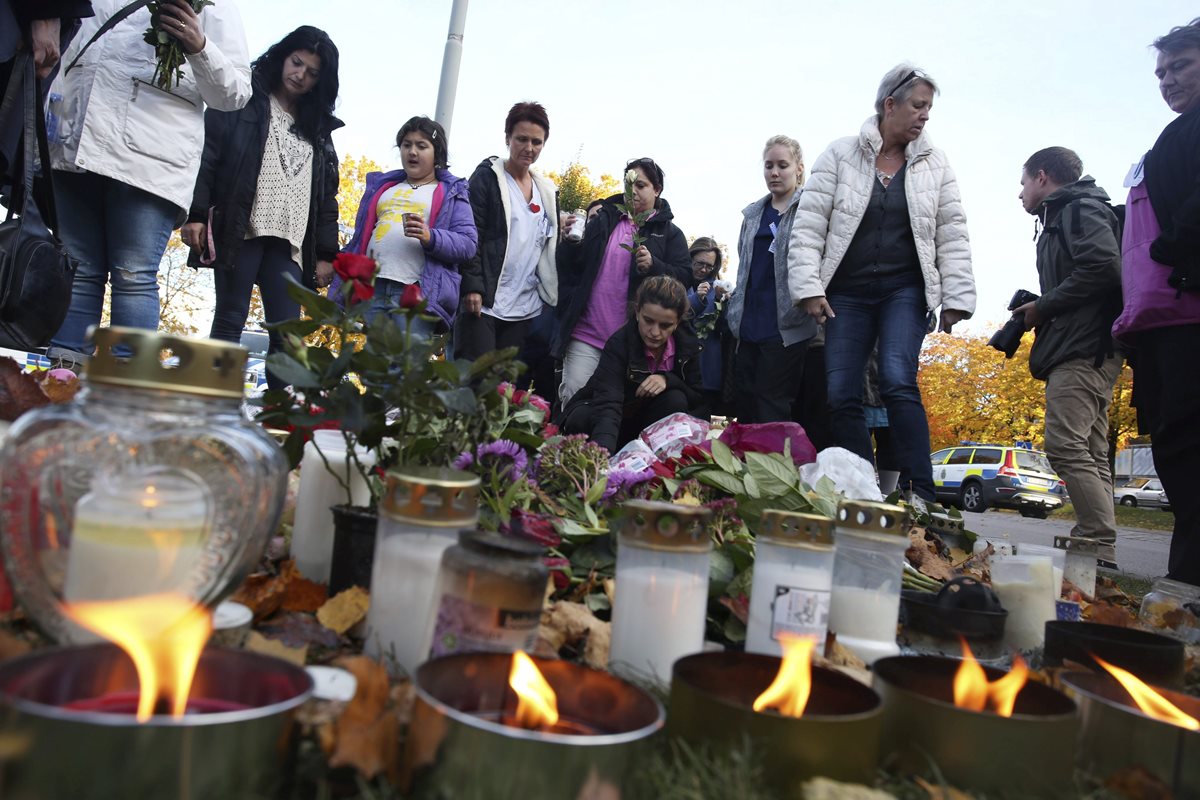 El asesino pasó a la acción en un barrio pobre, en el que abundan la segregación social y el desempleo.(Foto Prensa Libre: EFE).