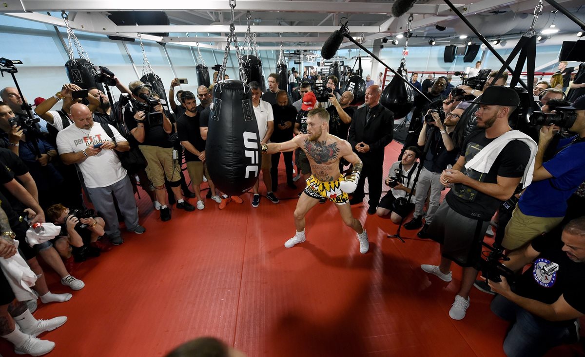 Conor McGregor se presentó ante la prensa en Las Vegas, Nevada. (Foto Prensa Libre: AFP)